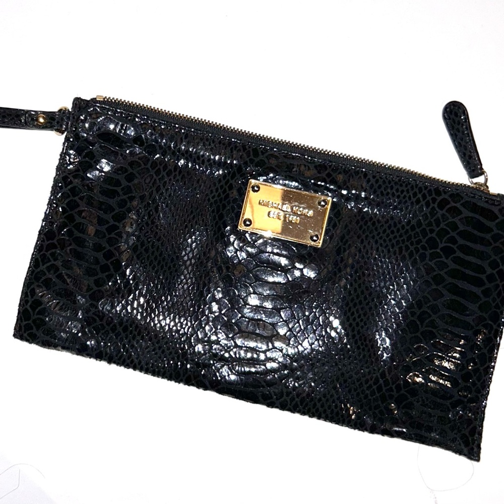 Michael Kors - Shiny Snakeprint Wristlet Clutch
